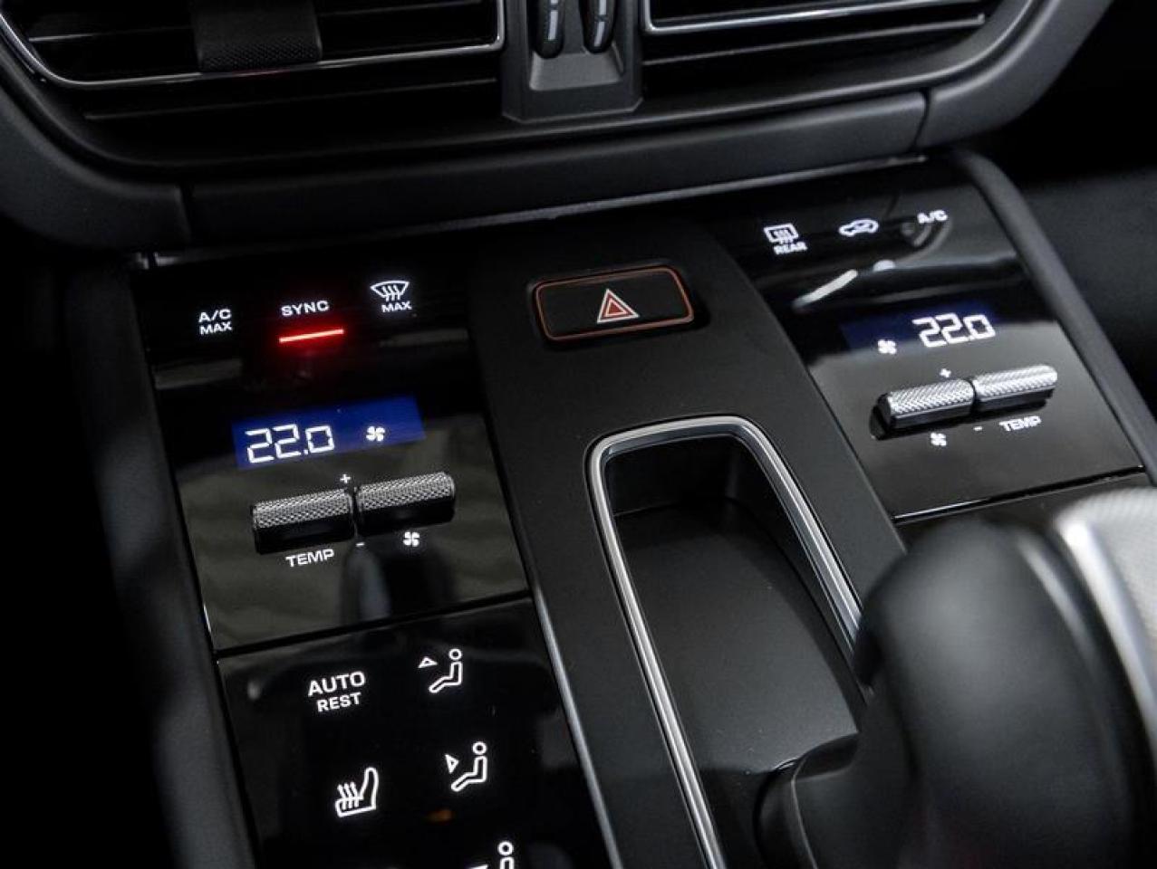 2026 Porsche Macan  Photo