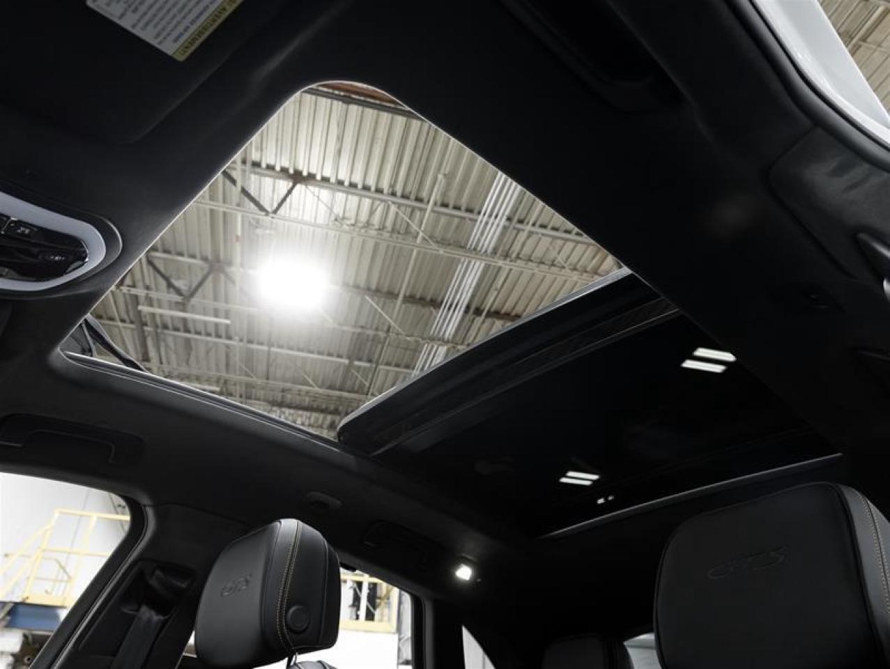 2026 Porsche Macan  Photo