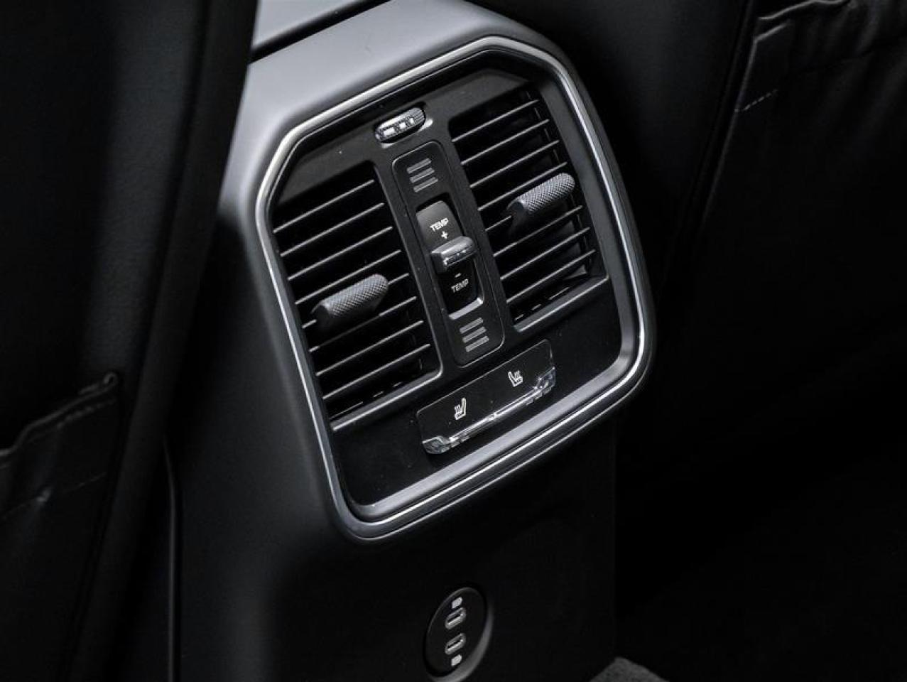 2026 Porsche Macan  Photo