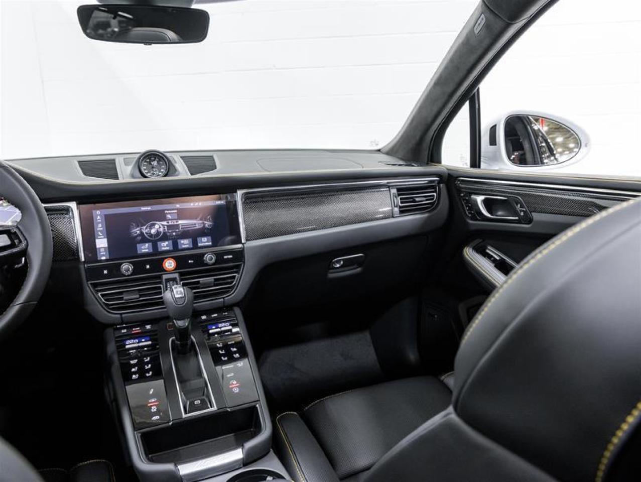 2026 Porsche Macan  Photo