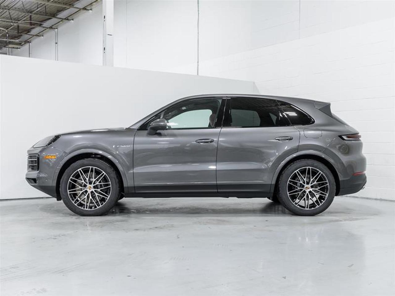 2026 Porsche Cayenne  Photo3