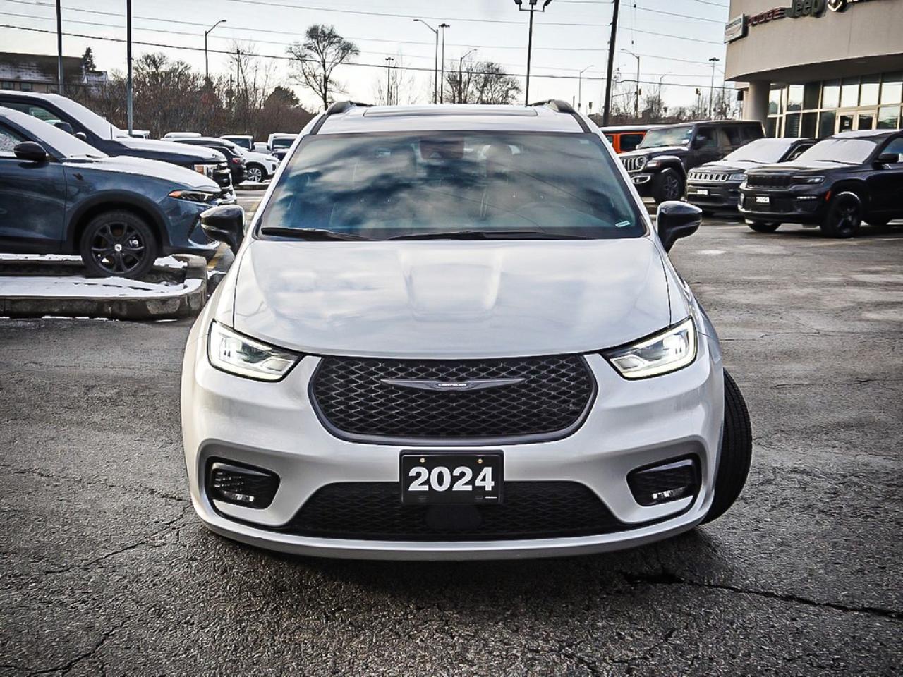 2024 Chrysler Pacifica  Photo2