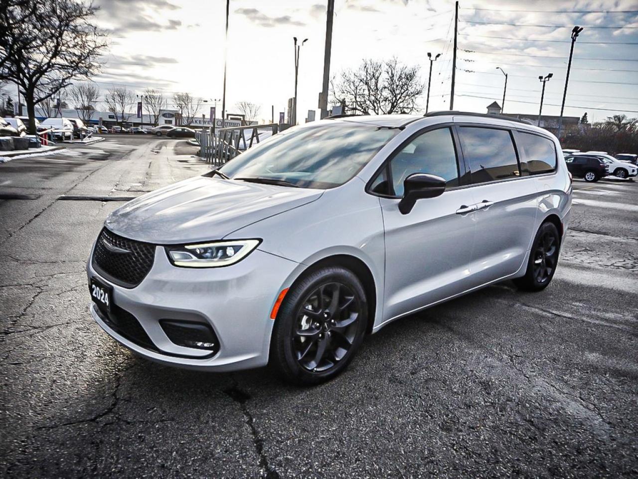 2024 Chrysler Pacifica  Photo4