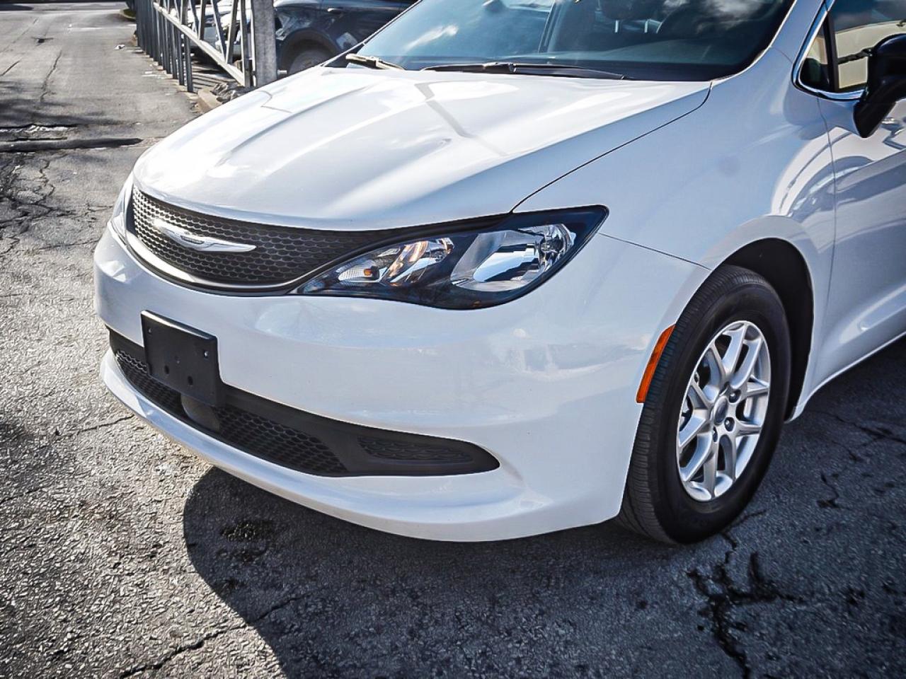 2024 Chrysler Grand Caravan  Photo3