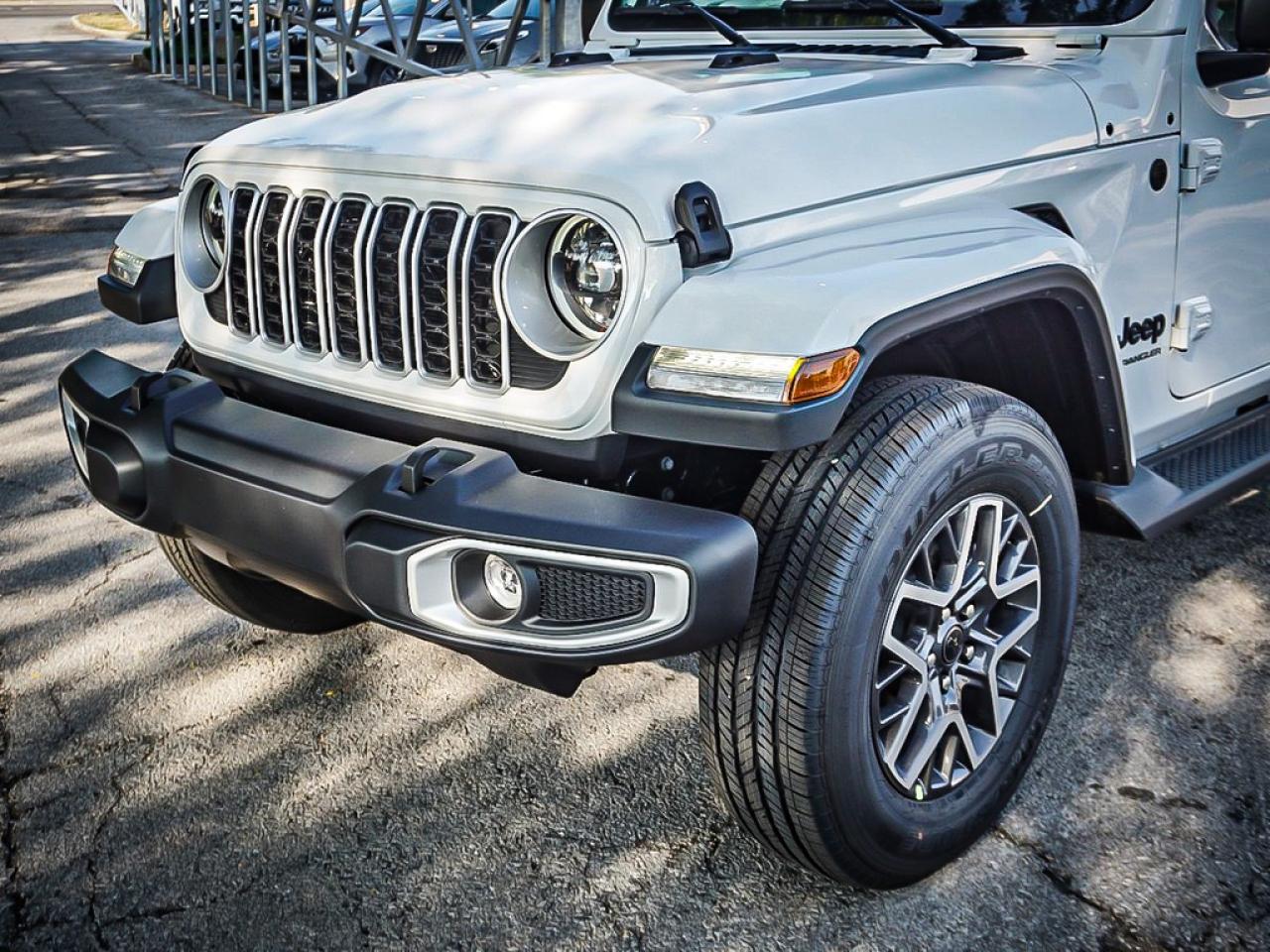 2025 Jeep Wrangler  Photo3