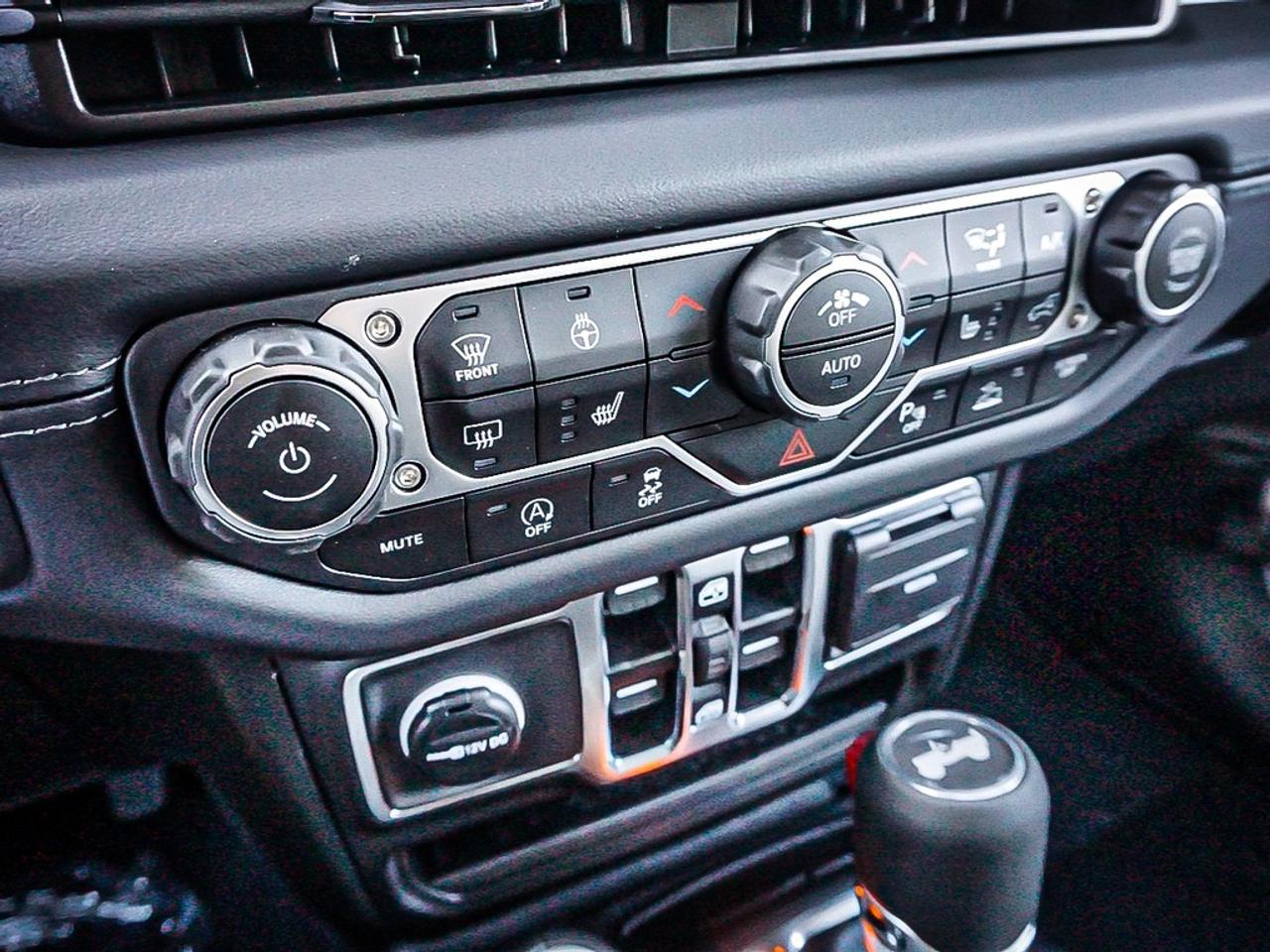 2025 Jeep Wrangler  Photo