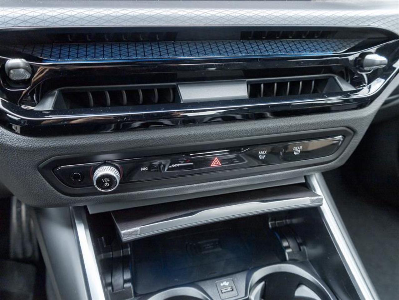 2026 BMW 330 i xDrive 4dr All-Wheel Drive Sedan Photo