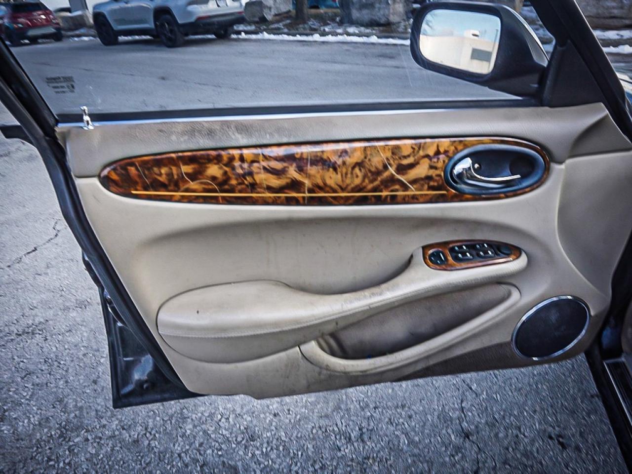 2000 Jaguar XJ  Photo