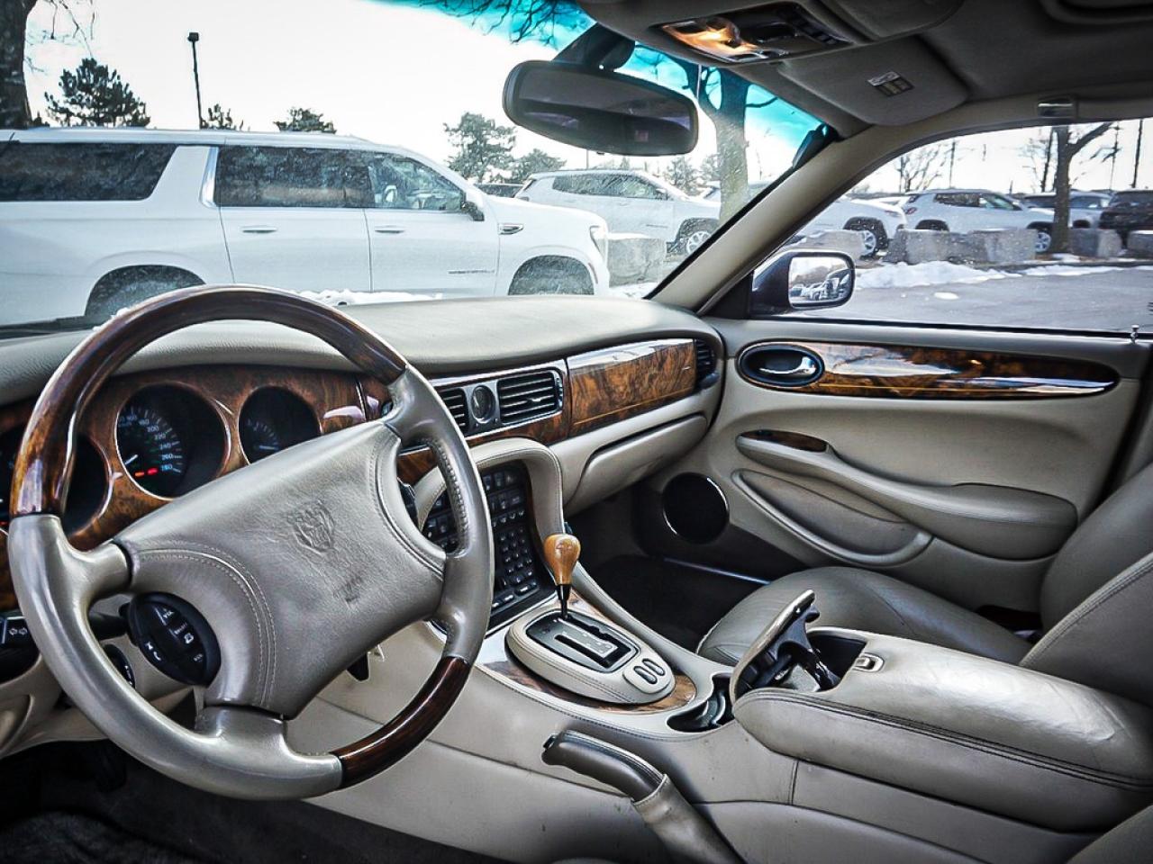 2000 Jaguar XJ  Photo