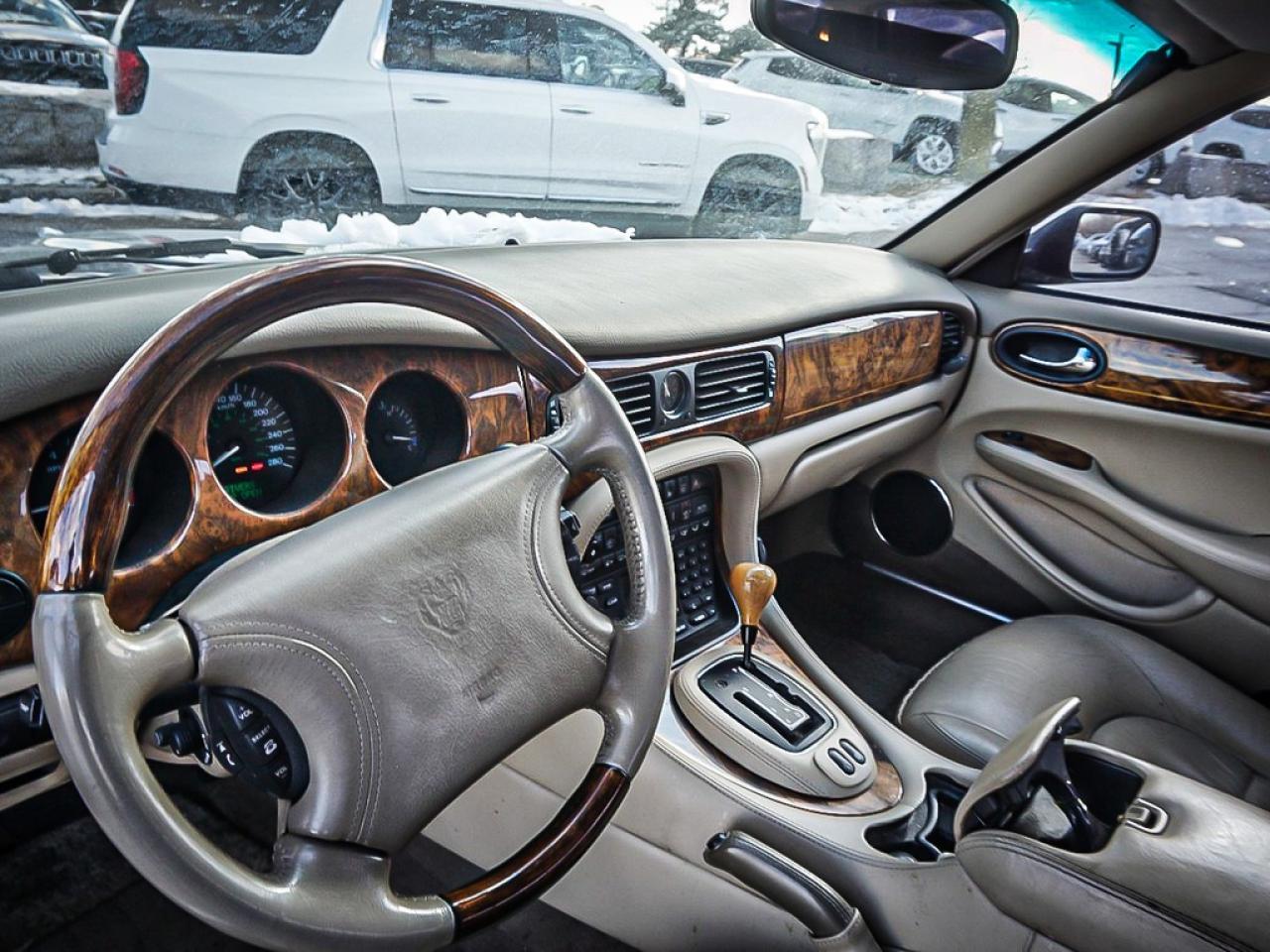 2000 Jaguar XJ  Photo