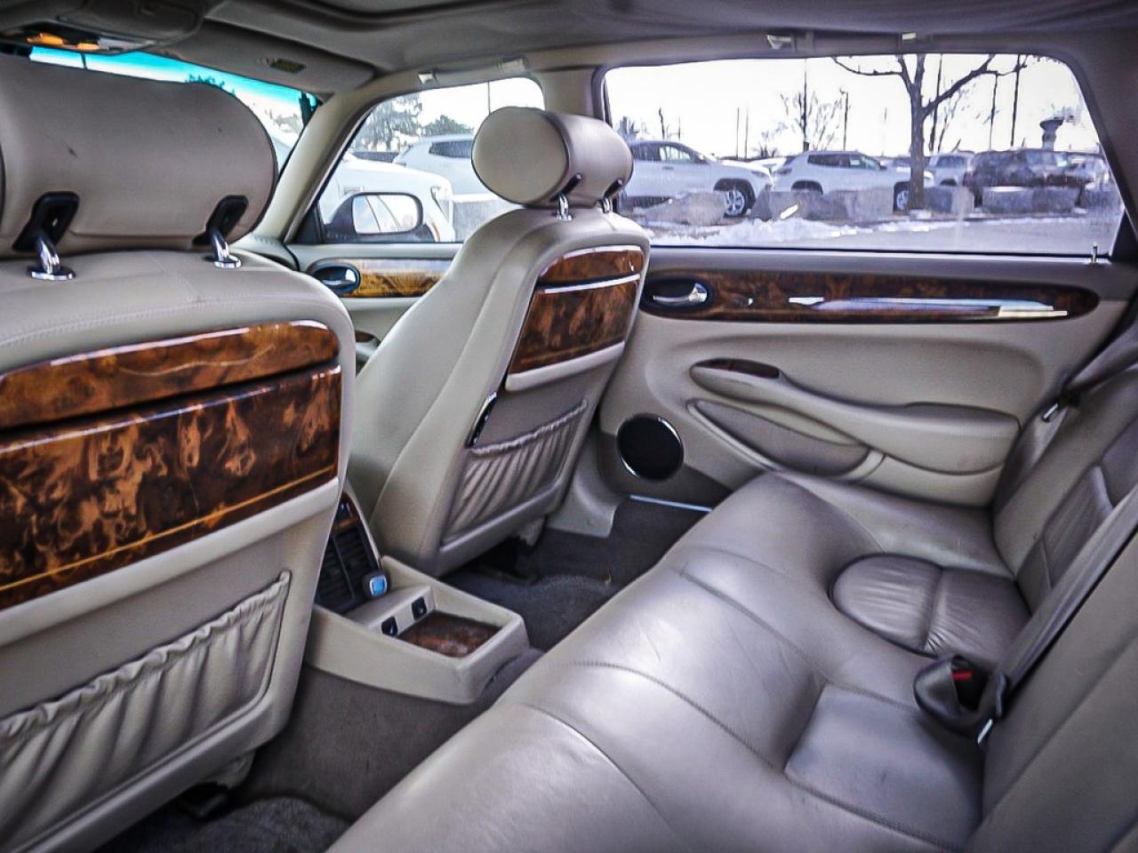 2000 Jaguar XJ  Photo