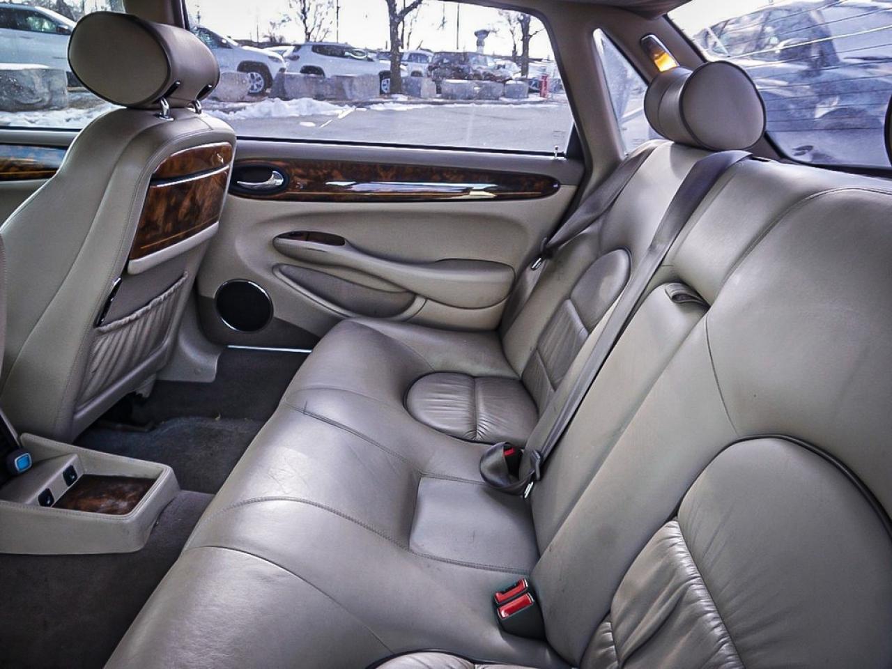 2000 Jaguar XJ  Photo