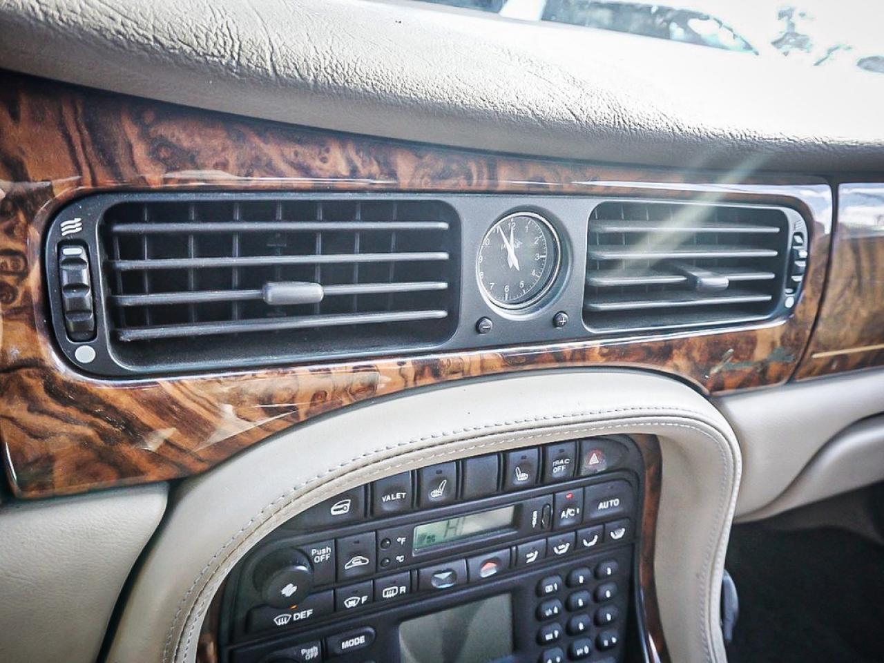 2000 Jaguar XJ  Photo