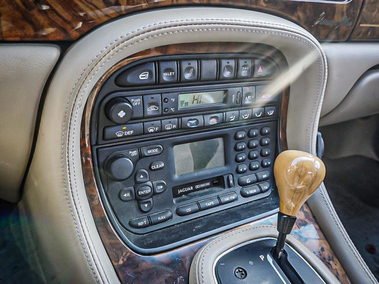 2000 Jaguar XJ  Photo