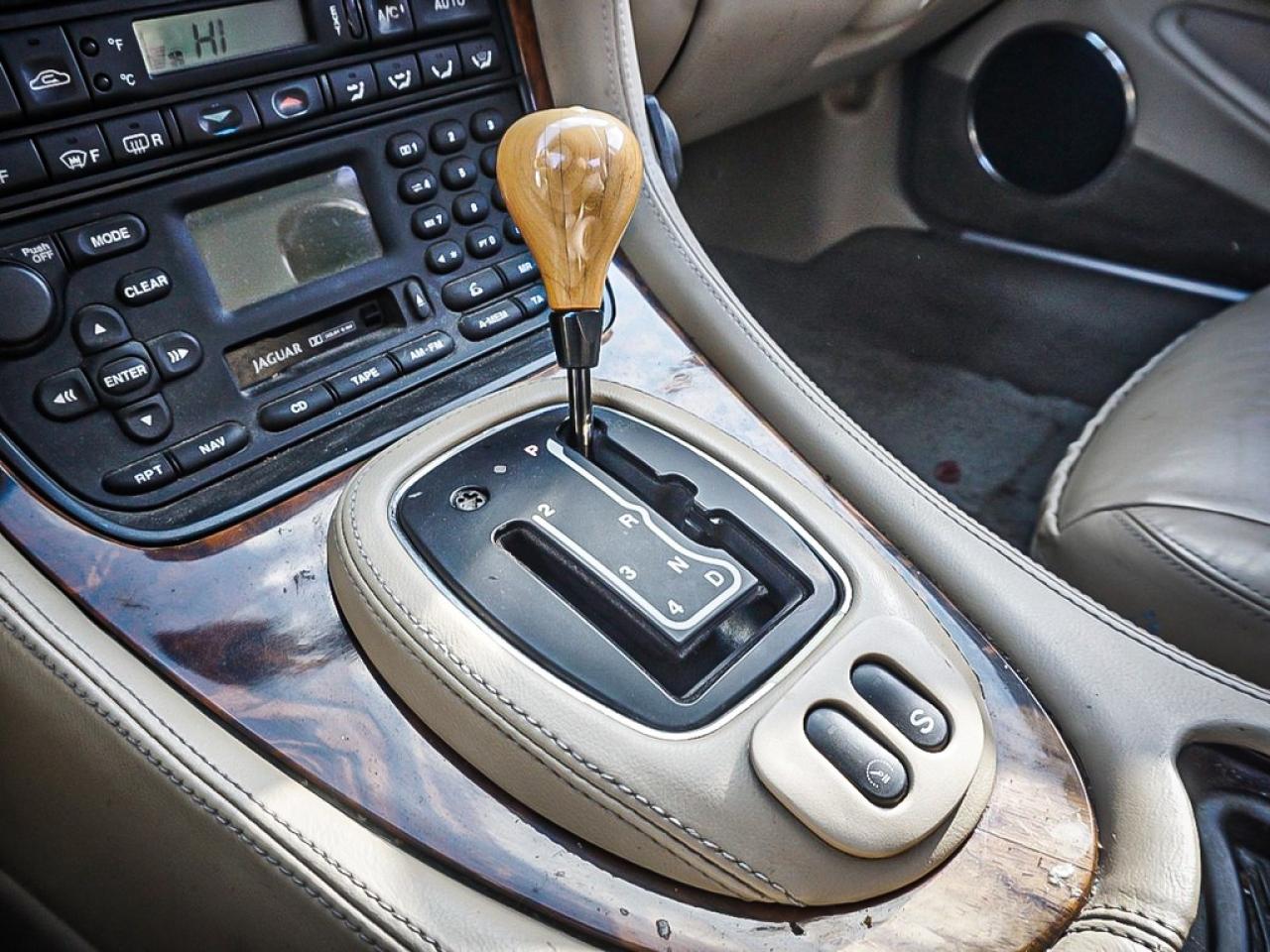 2000 Jaguar XJ  Photo