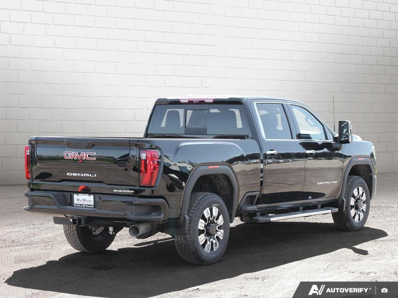 2025 GMC SIERRA 2500HD 4WD Crew Cab Standard Box Denali Photo4