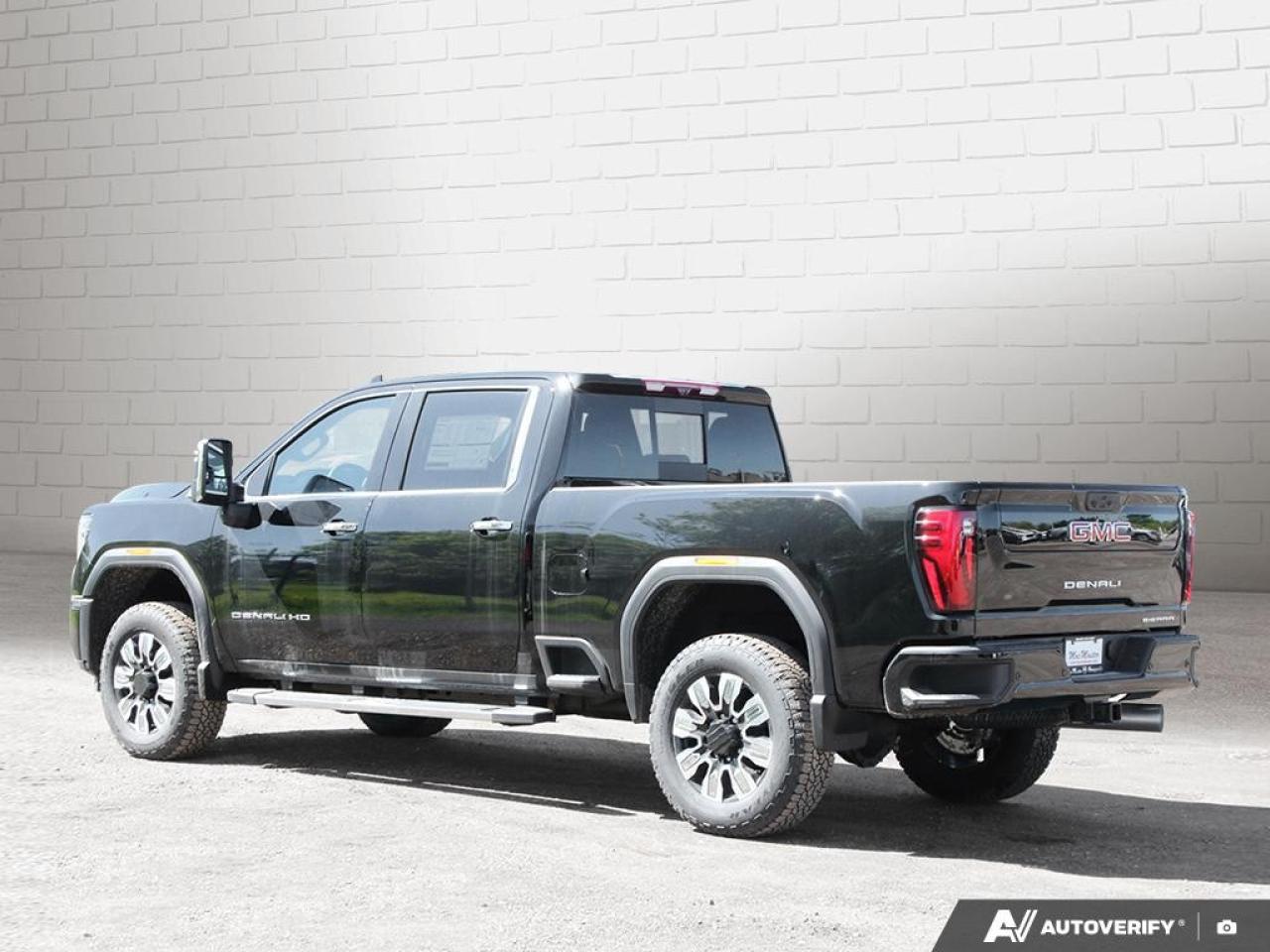 2025 GMC SIERRA 2500HD 4WD Crew Cab Standard Box Denali Photo2
