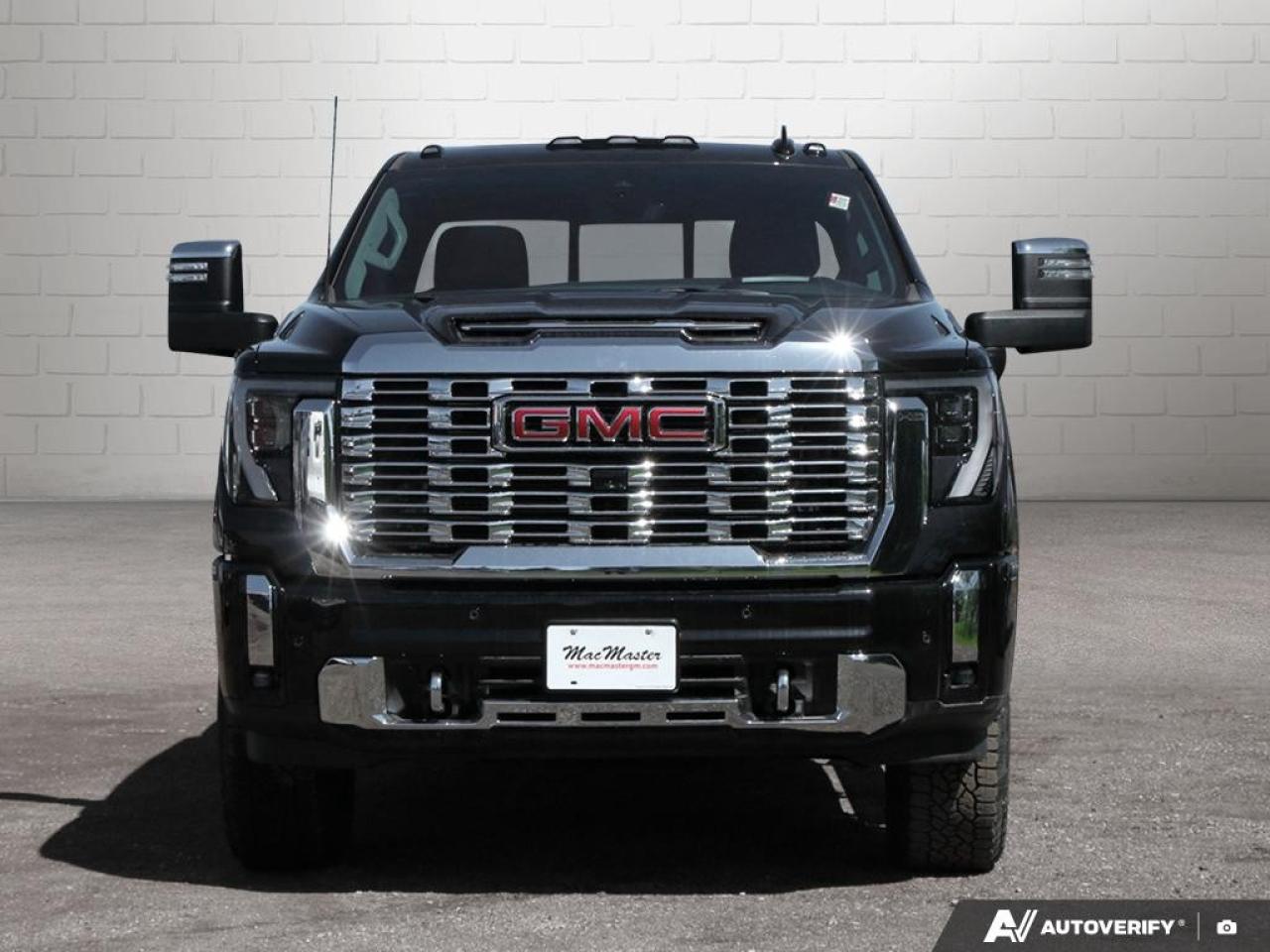 2025 GMC SIERRA 2500HD 4WD Crew Cab Standard Box Denali Photo
