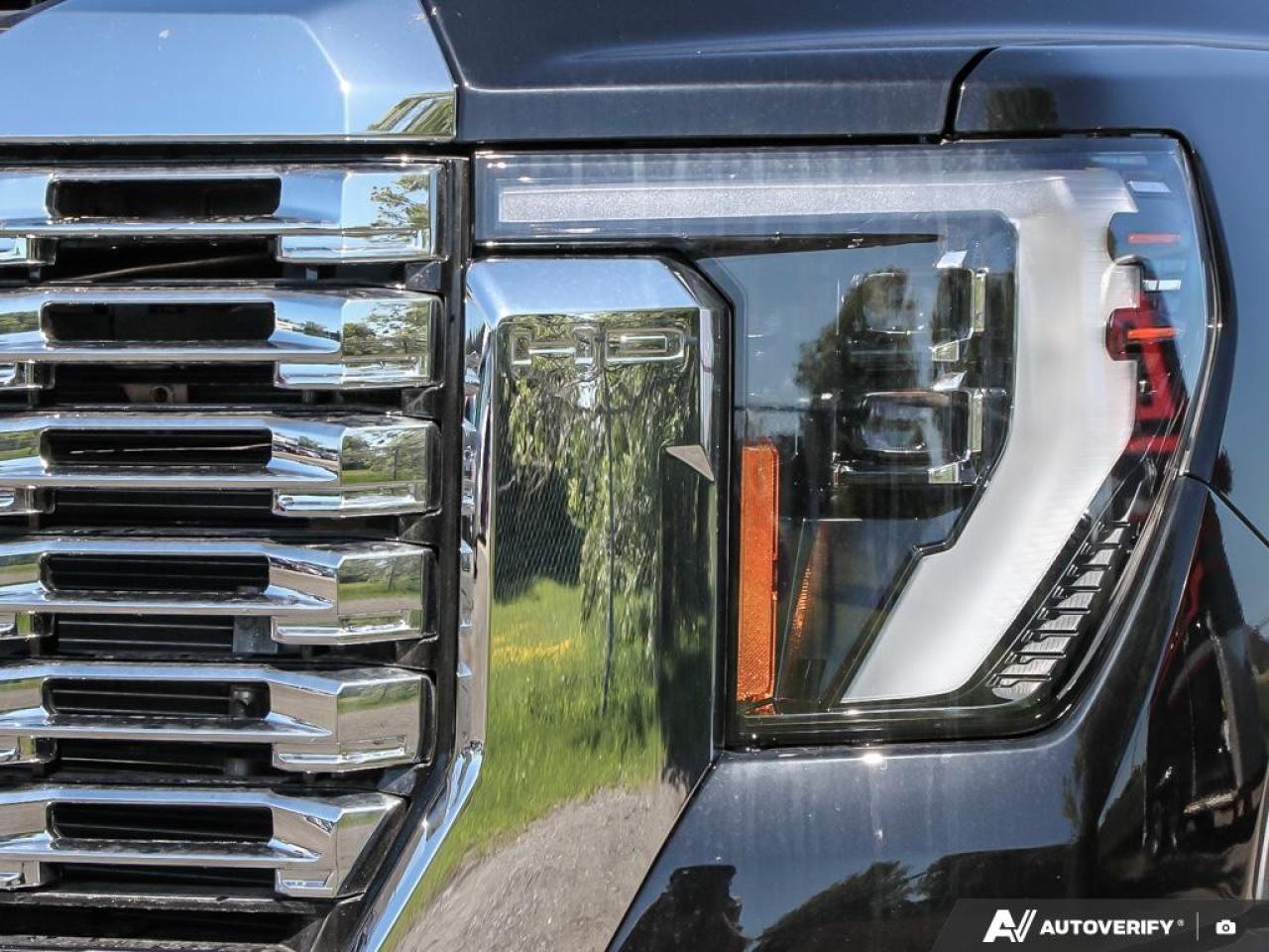 2025 GMC SIERRA 2500HD 4WD Crew Cab Standard Box Denali Photo