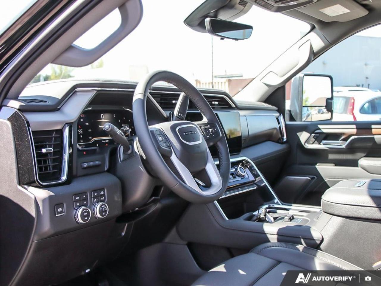 2025 GMC SIERRA 2500HD 4WD Crew Cab Standard Box Denali Photo