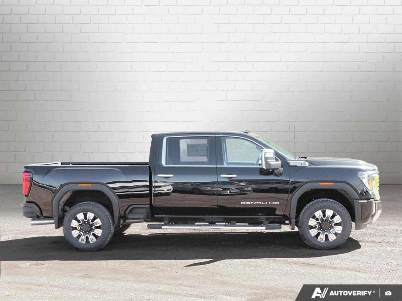 2025 GMC SIERRA 2500HD 4WD Crew Cab Standard Box Denali Photo