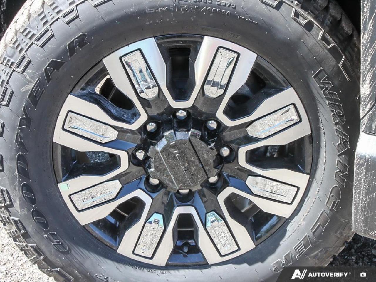 2025 GMC SIERRA 2500HD 4WD Crew Cab Standard Box Denali Photo