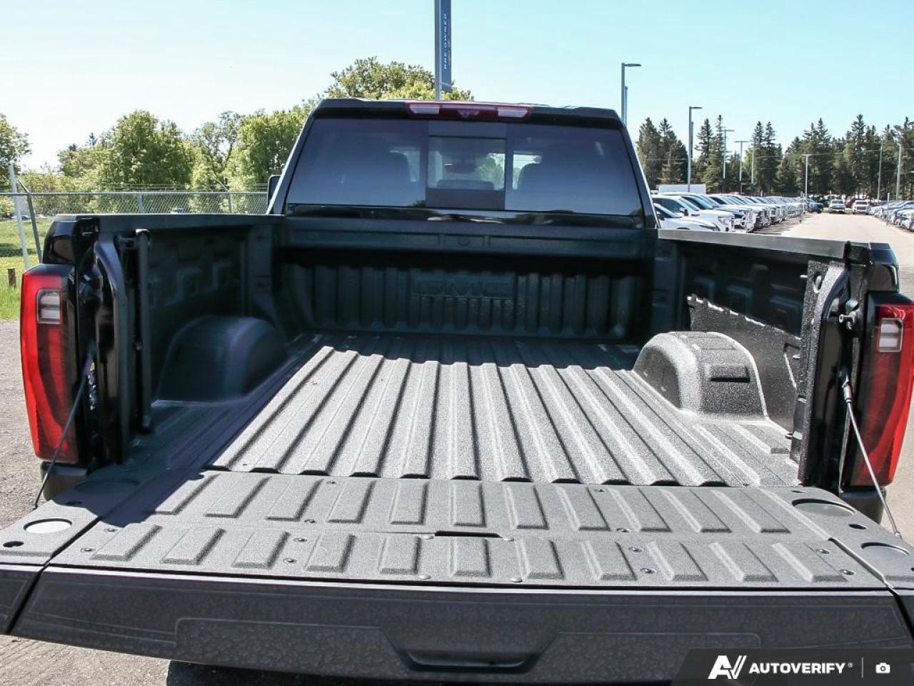 2025 GMC SIERRA 2500HD 4WD Crew Cab Standard Box Denali Photo