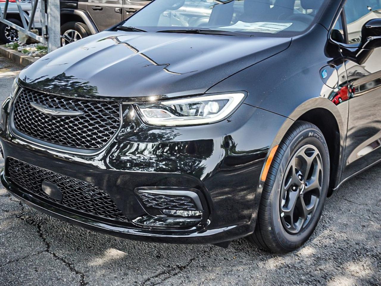 2024 Chrysler Pacifica Hybrid  Photo