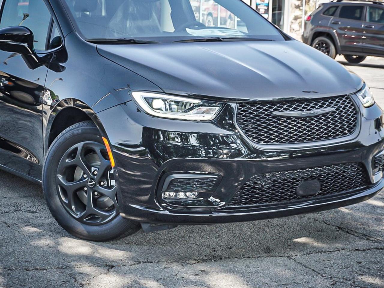 2024 Chrysler Pacifica Hybrid  Photo