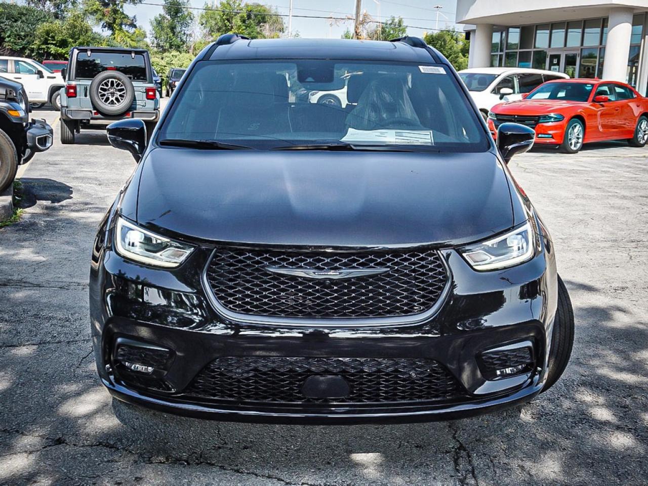 2024 Chrysler Pacifica Hybrid  Photo