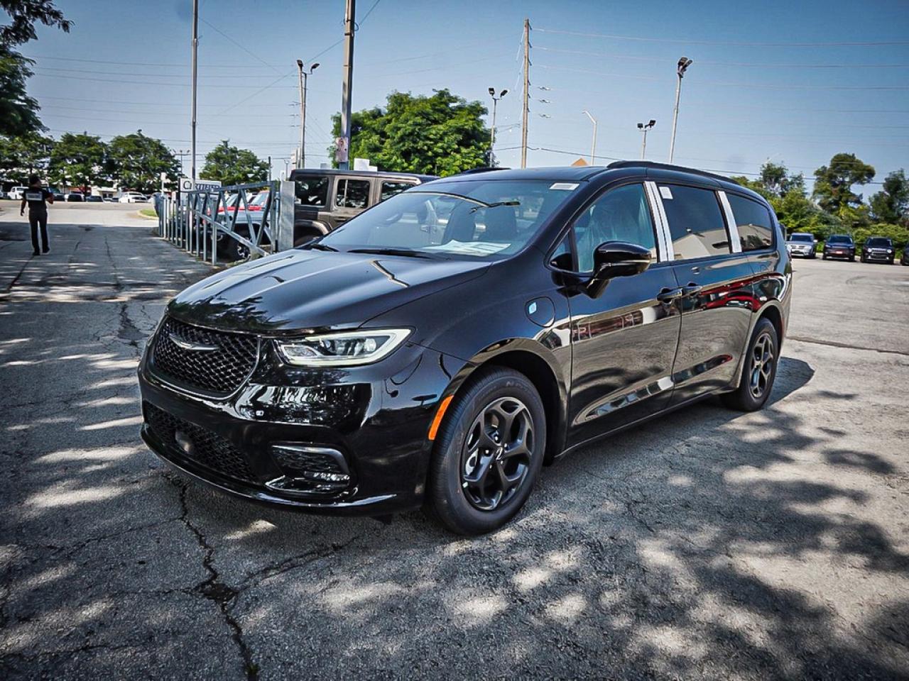 2024 Chrysler Pacifica Hybrid  Photo