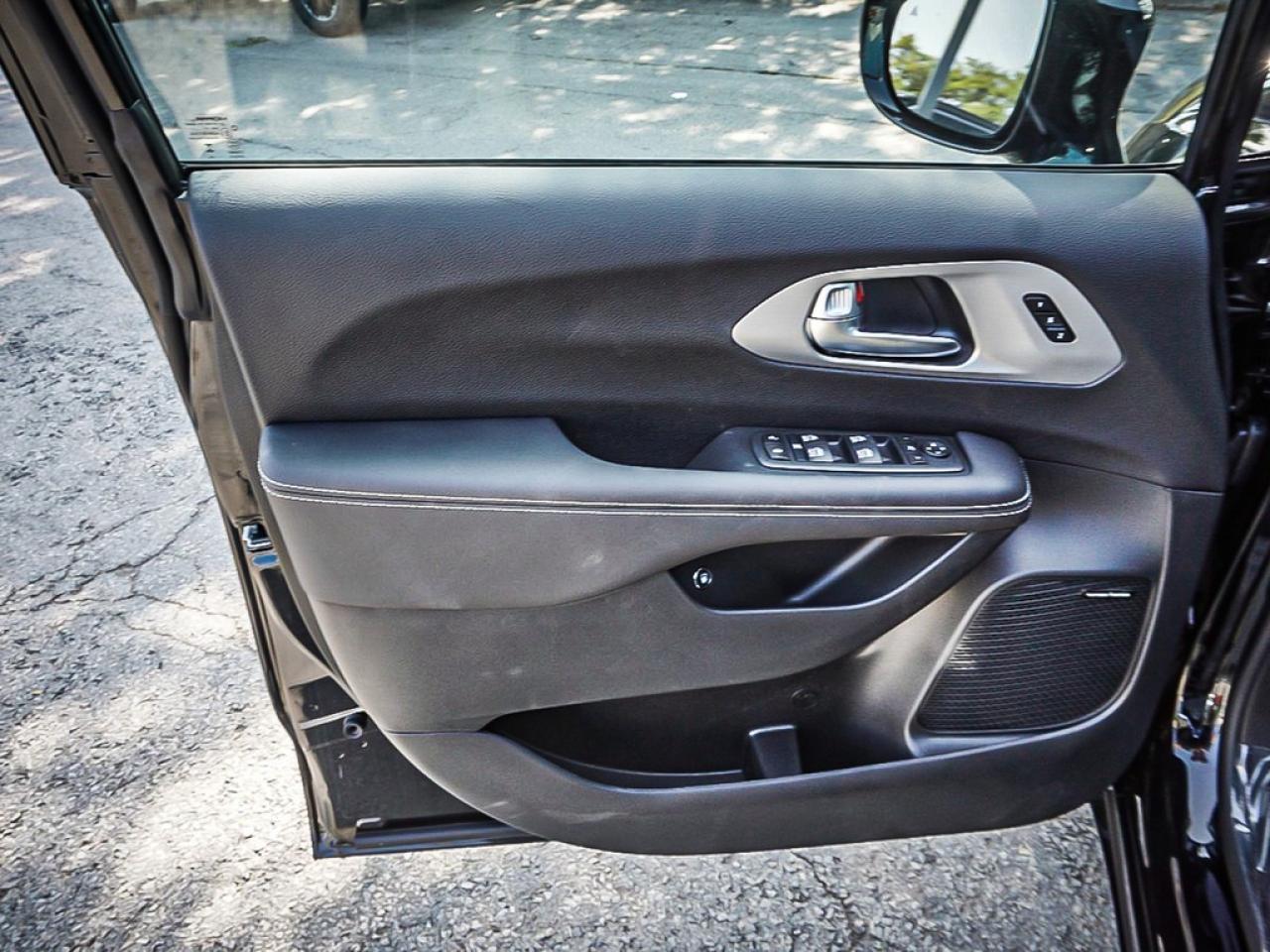 2024 Chrysler Pacifica Hybrid  Photo