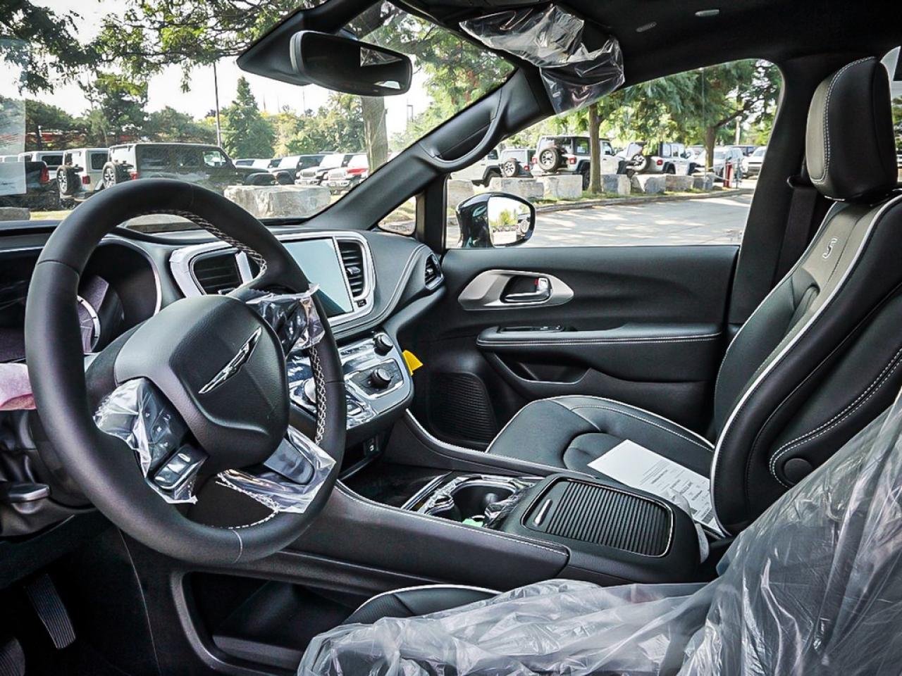 2024 Chrysler Pacifica Hybrid  Photo