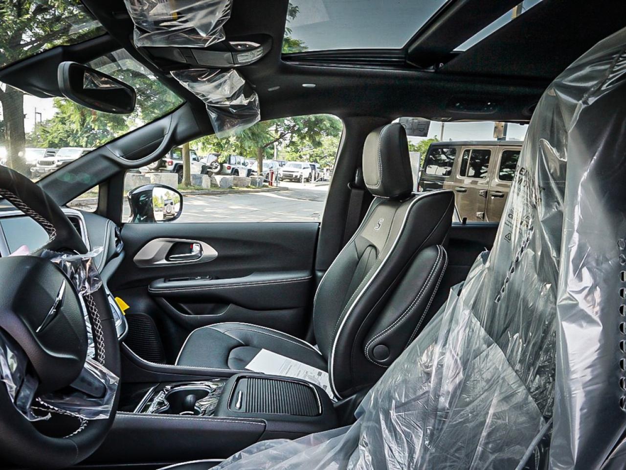 2024 Chrysler Pacifica Hybrid  Photo