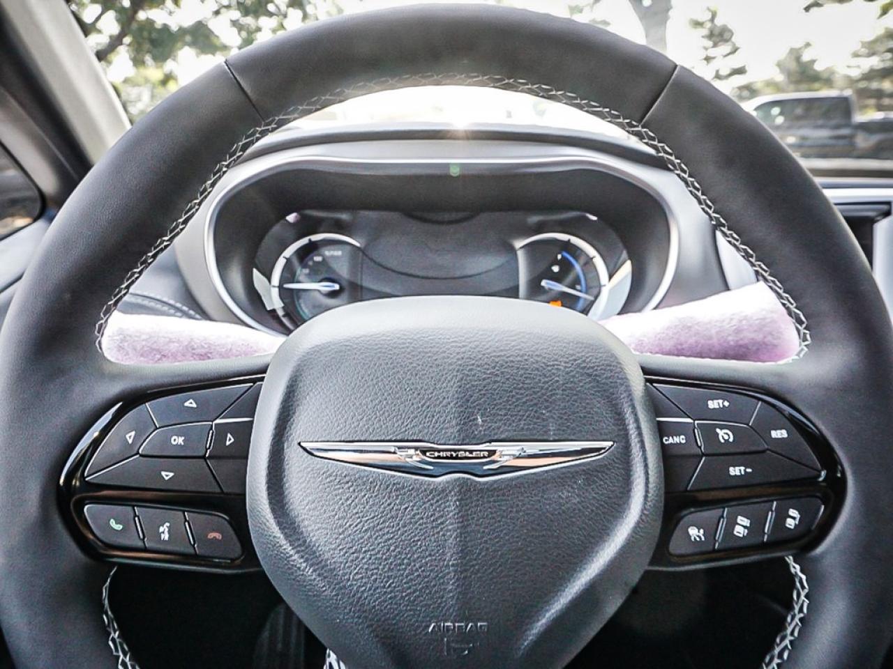 2024 Chrysler Pacifica Hybrid  Photo