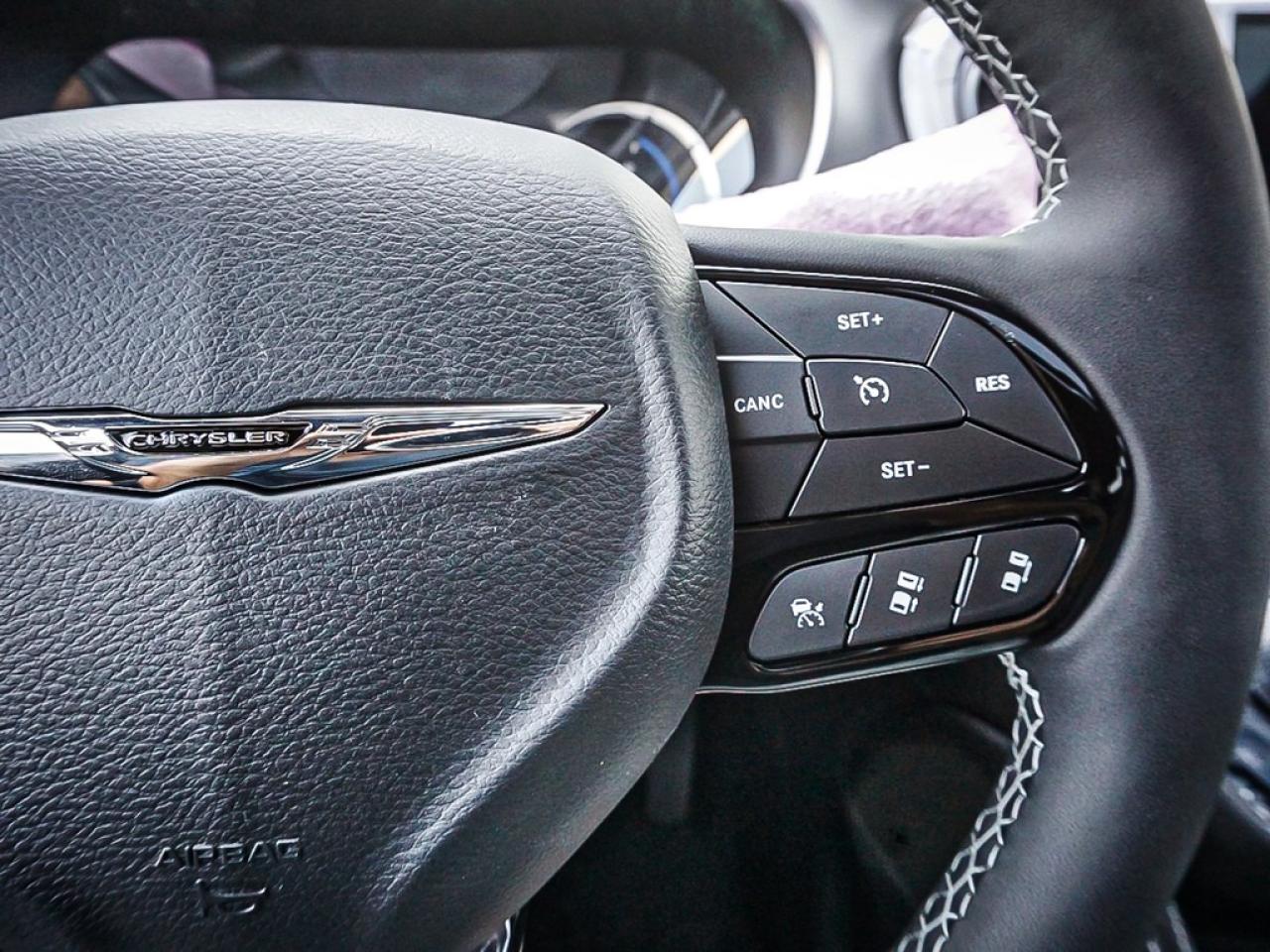 2024 Chrysler Pacifica Hybrid  Photo