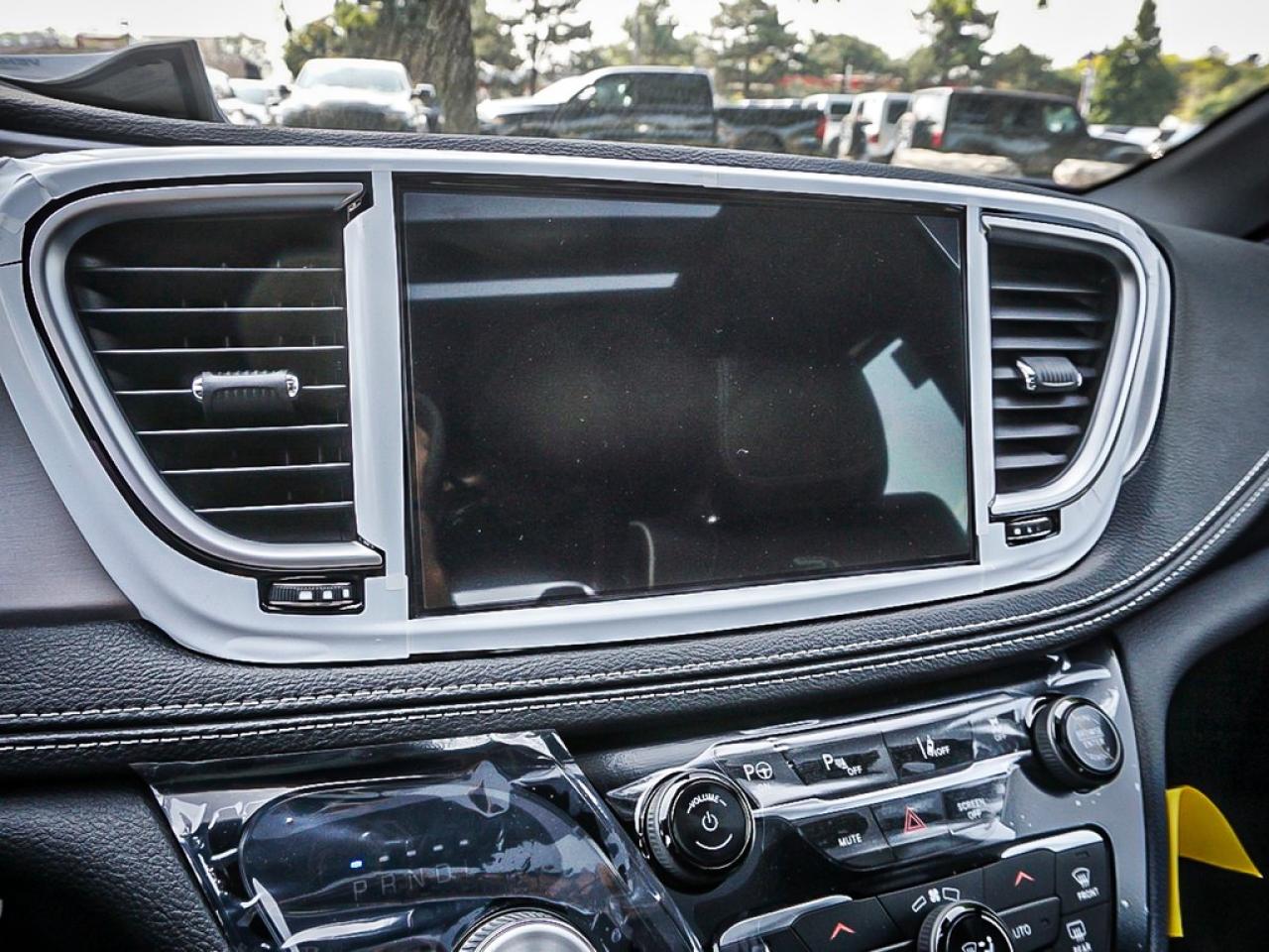 2024 Chrysler Pacifica Hybrid  Photo