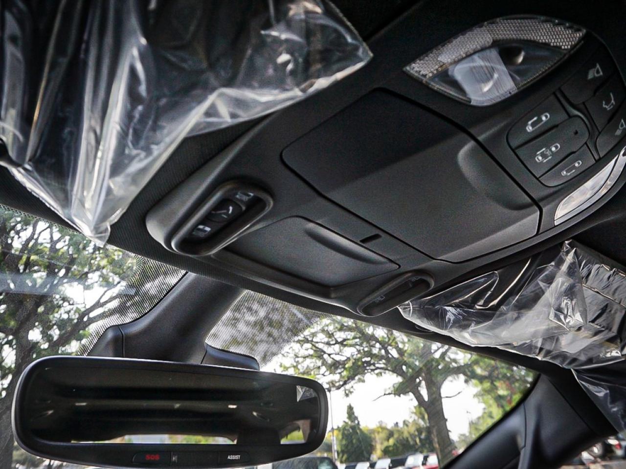 2024 Chrysler Pacifica Hybrid  Photo