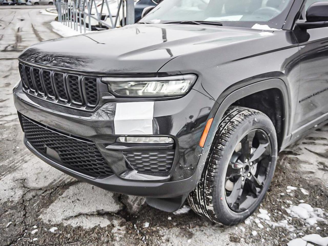 2025 Jeep Grand Cherokee  Photo3