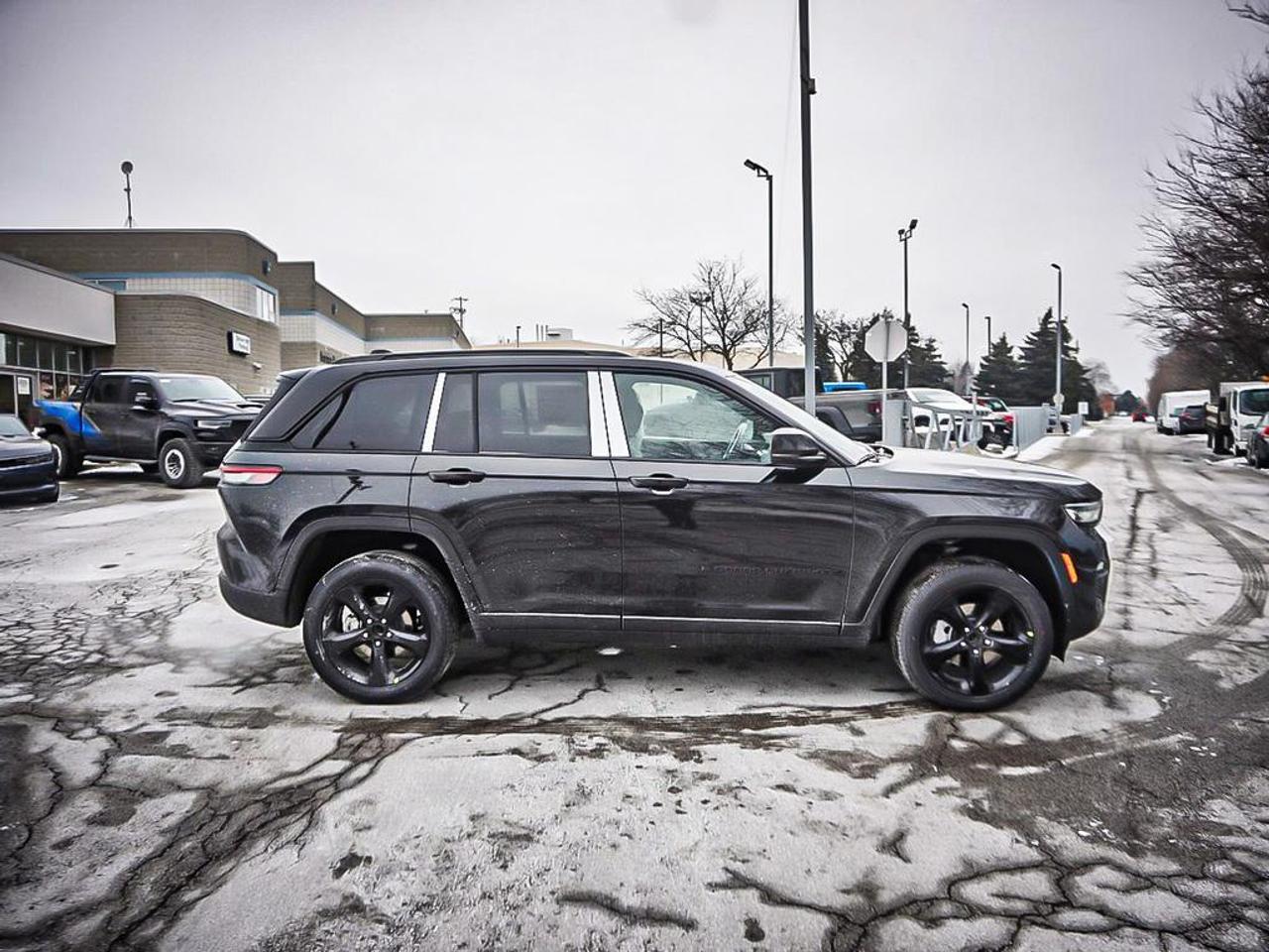2025 Jeep Grand Cherokee  Photo