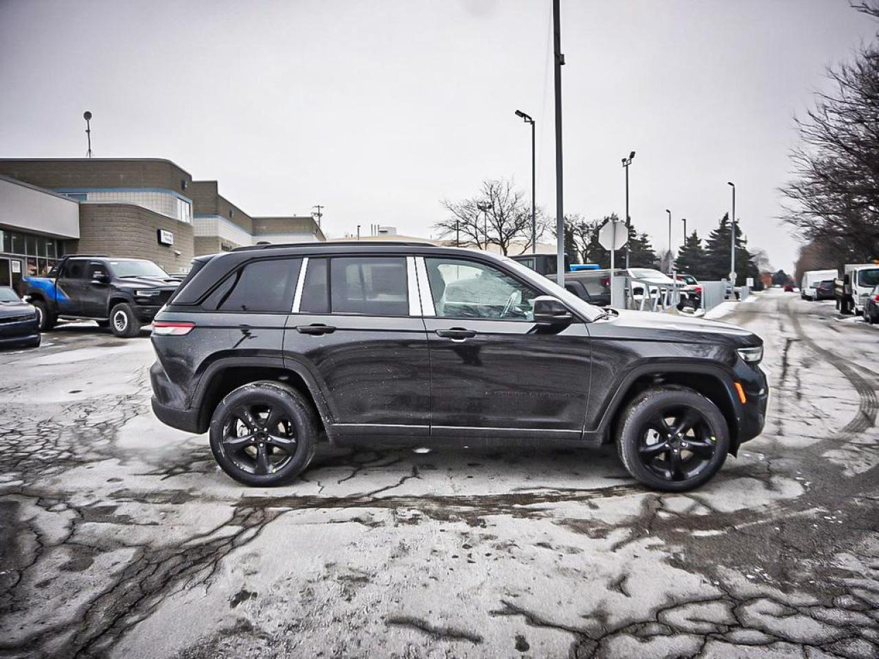 2025 Jeep Grand Cherokee  Photo