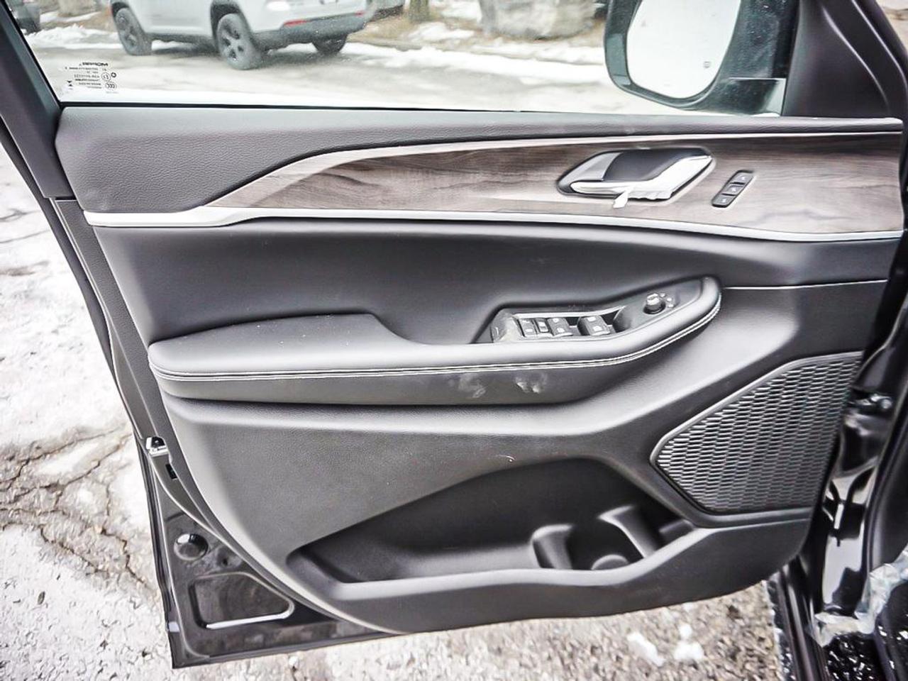 2025 Jeep Grand Cherokee  Photo