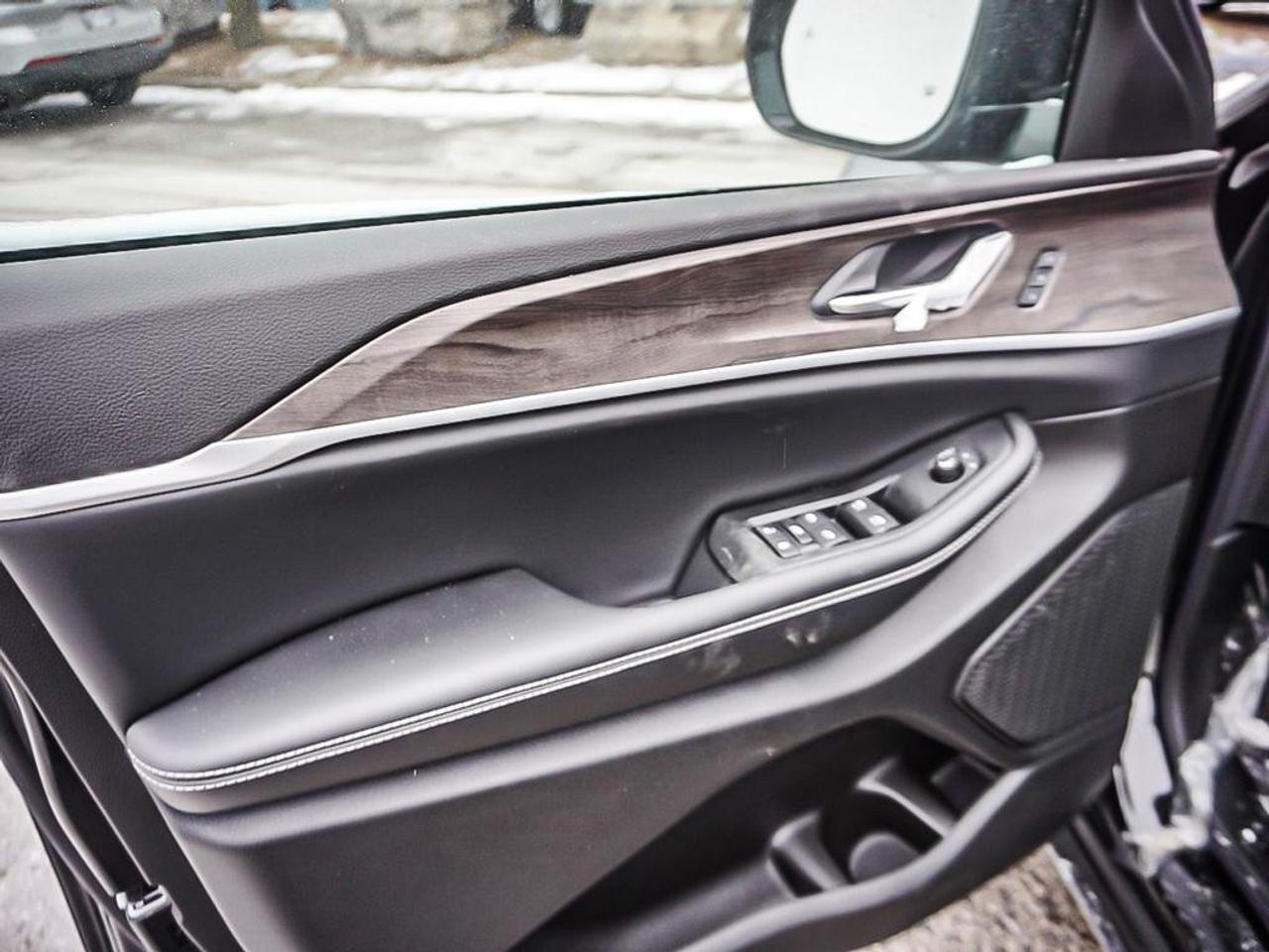 2025 Jeep Grand Cherokee  Photo