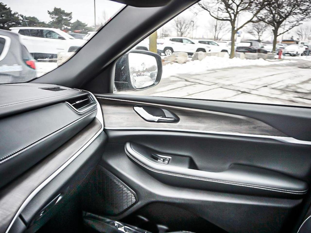 2025 Jeep Grand Cherokee  Photo