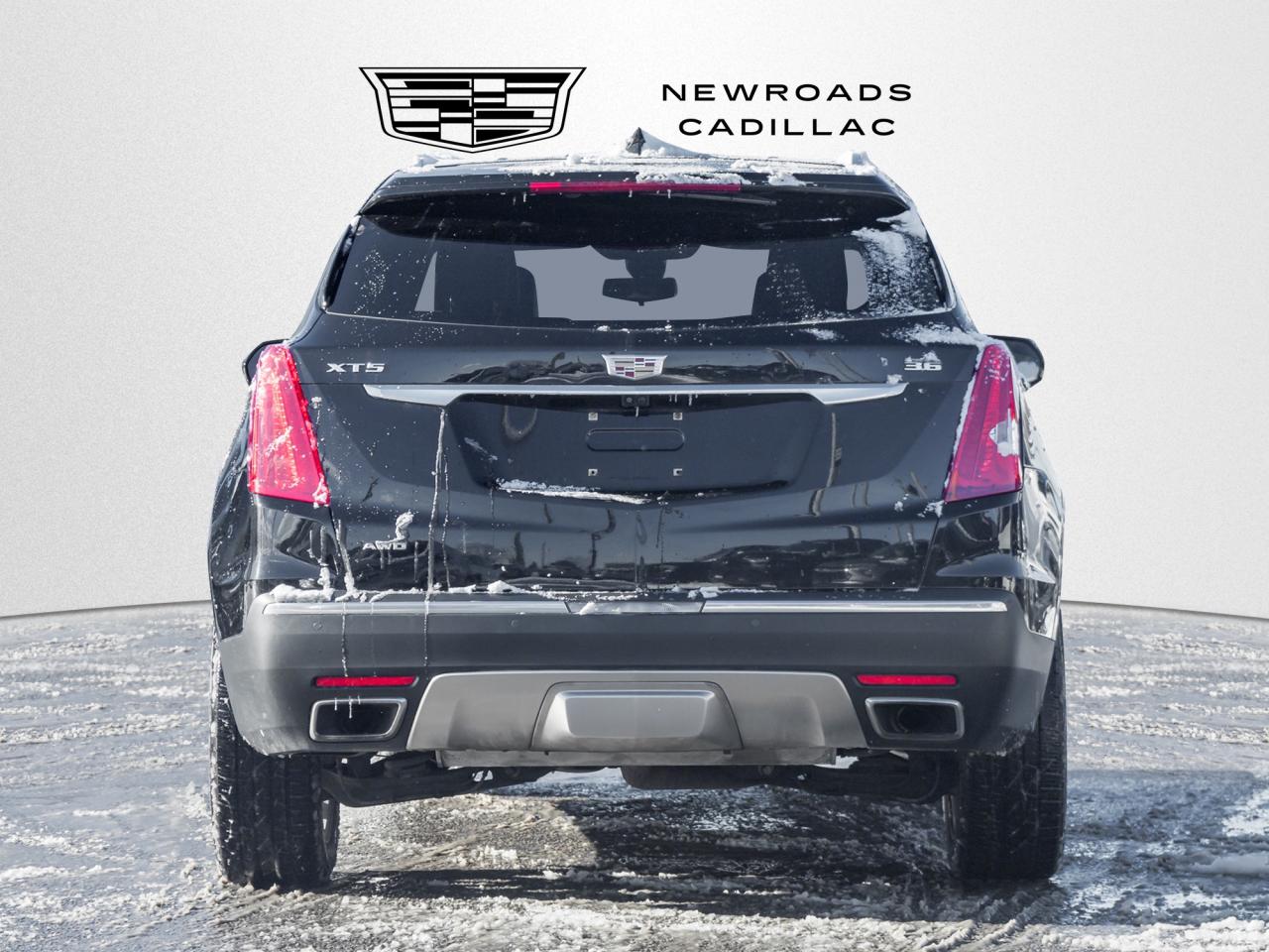 2017 Cadillac XT5 Platinum 4dr All-Wheel Drive Photo4