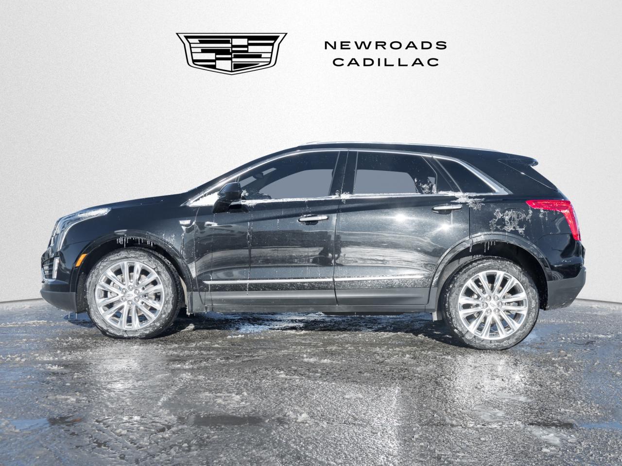 2017 Cadillac XT5 Platinum 4dr All-Wheel Drive Photo2