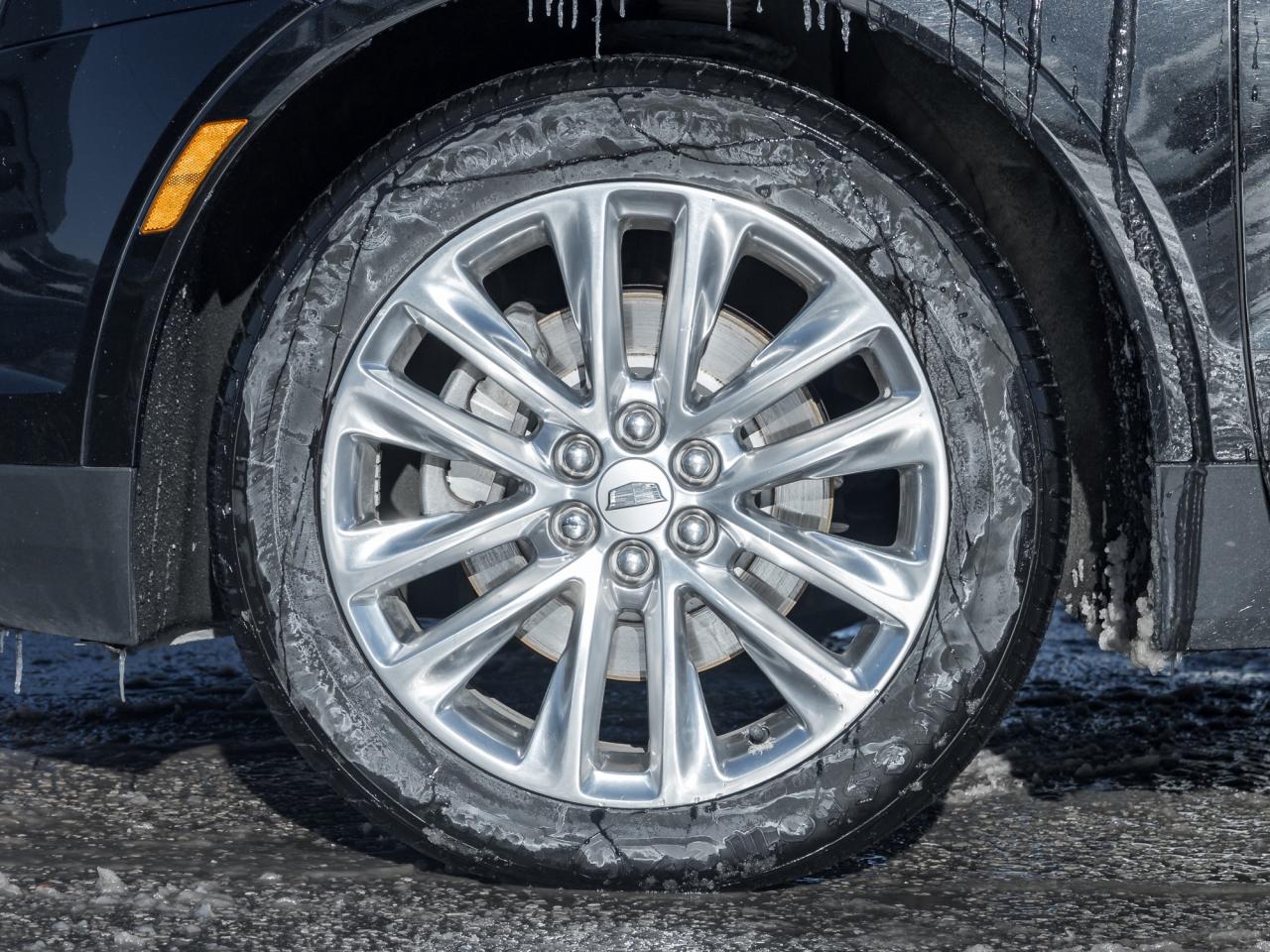2017 Cadillac XT5 Platinum 4dr All-Wheel Drive Photo3