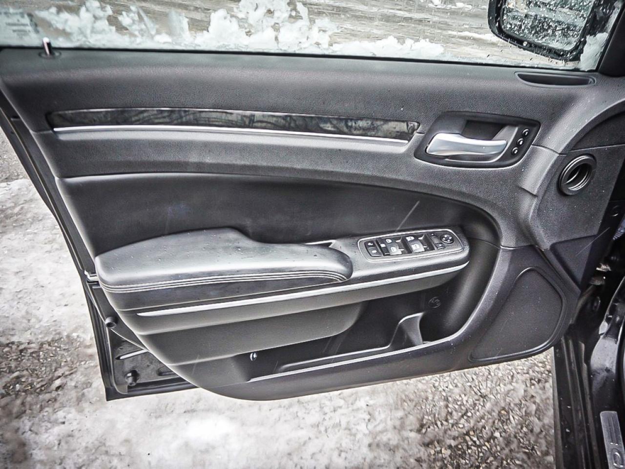 2023 Chrysler 300  Photo