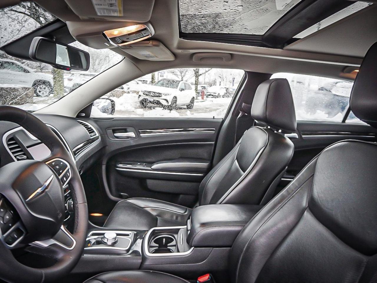 2023 Chrysler 300  Photo