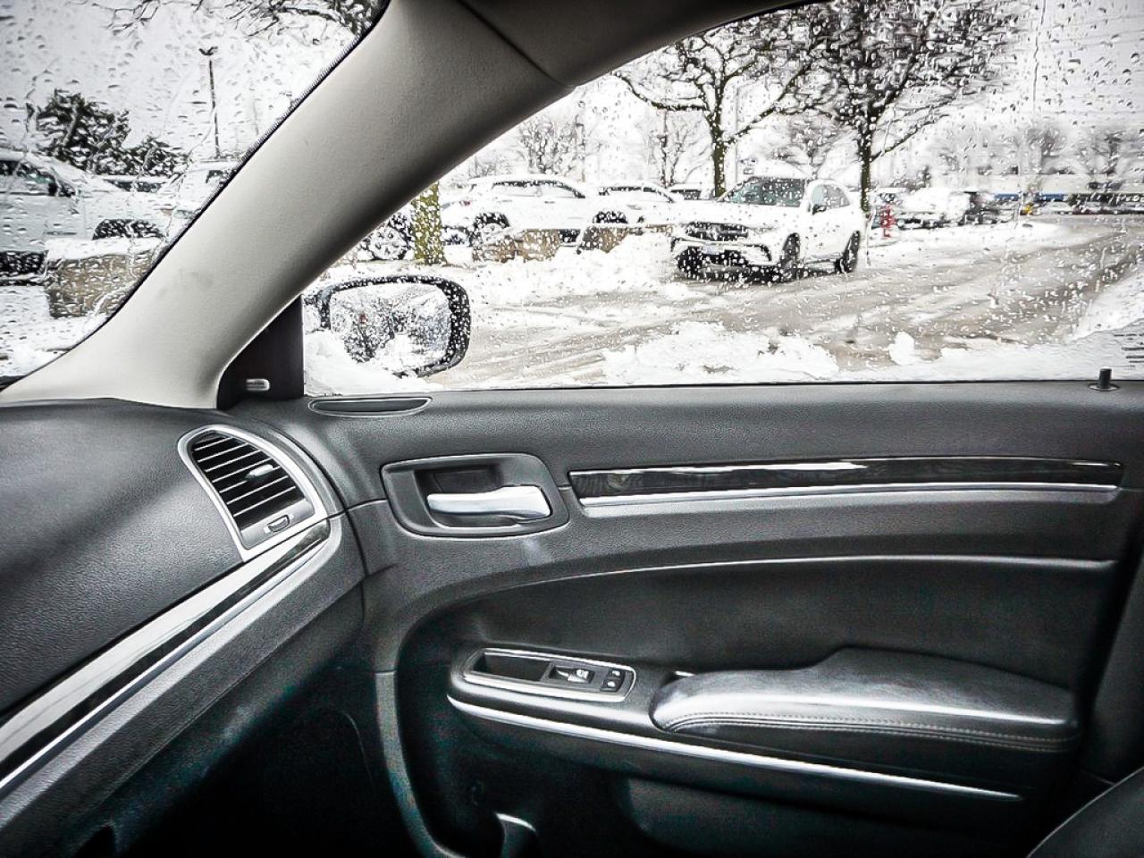 2023 Chrysler 300  Photo